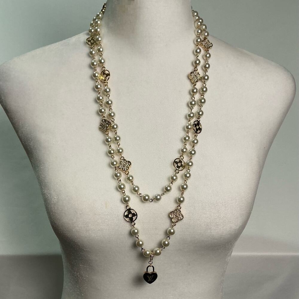 Louis Vuitton Simulated White Pearl Gold Rhinestone Necklace - Picture 5 of 12